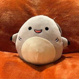 SQUISHMALLOWS Gordon the Shark 8in